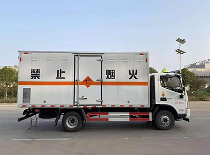 可克达拉爆破器材运输车
